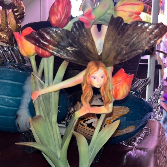 Dragonsite Other - Dragonsite Charming Fairy and Tulip Figurine approx 8.5 inches